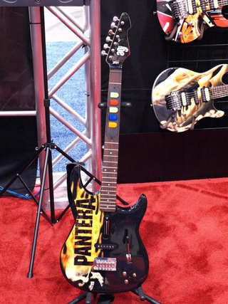 Illustration for article titled Real Peavey Riffmaster Guitar Takes Guitar Hero Rocking to the Extreme